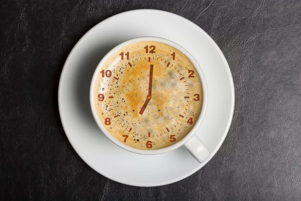 Orologio in tazza di caffè — Foto Stock