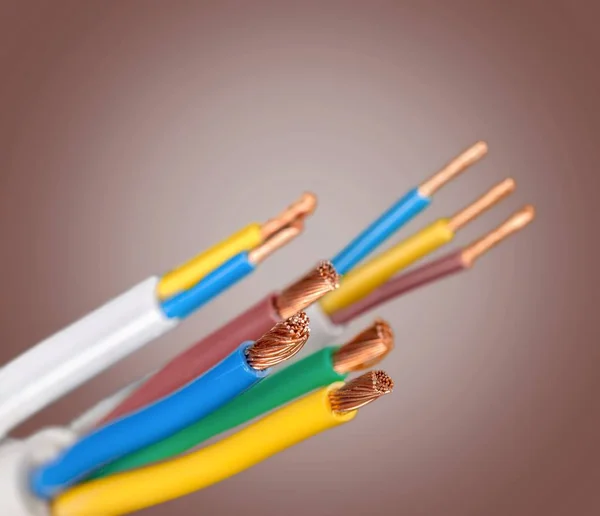 Базовые бронированные кабели — стоковое фото