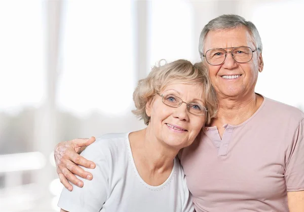 Felice coppia anziana sorridente — Foto Stock
