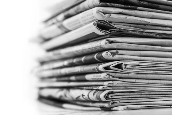 Σωρός εφημερίδων στο παρασκήνιο — Φωτογραφία Αρχείου