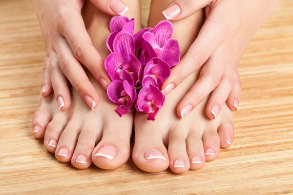 Female feet at spa pedicure procedure — Stock Photo, Image