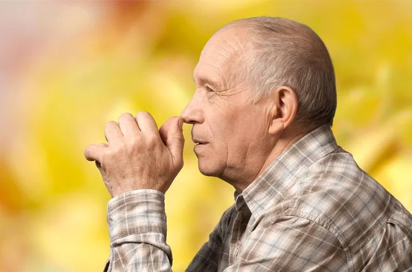 Pensativo triste homem idoso — Fotografia de Stock