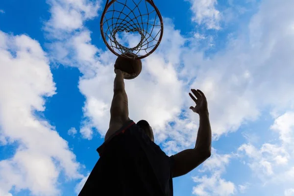 Pemain basket muda — Stok Foto