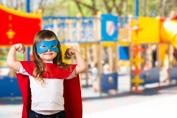 Bambina in costume da supereroe — Foto Stock