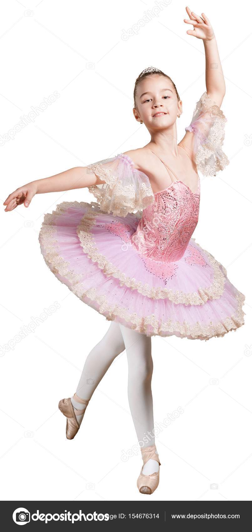 Portrait D'une Petite Fille Rousse Tendre En Tutu Rose Avec Chaussons De  Pointe Rêvant De Devenir Ballerine