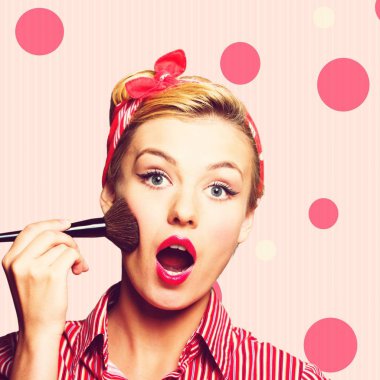 pin-up makyaj kadınla 