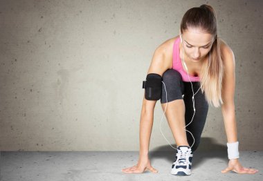 genç kadın koşmaya hazır