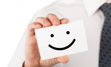 Kartvizit tutan adam 