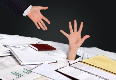 işkadını el kağıt yığını