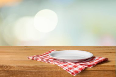 arka plan üzerinde beyaz tabak