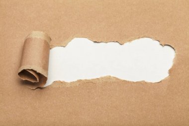 Beyaz kağıda delik