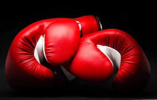 Guantes de boxeo rojos —  Fotos de Stock