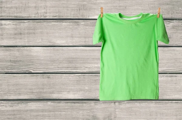 Bovenaanzicht van groen T-Shirt — Stockfoto