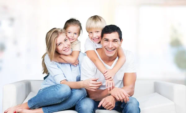Vrolijke en gelukkige familie — Stockfoto