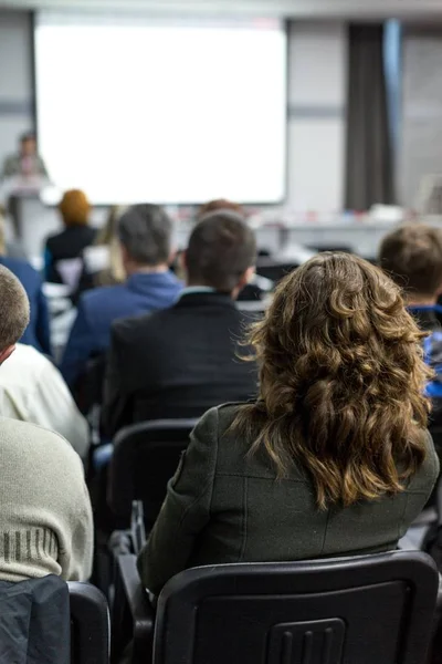 Personas que escuchan la Conferencia — Foto de Stock