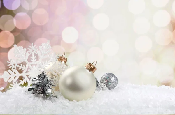 Zilver glanzend kerstballen — Stockfoto
