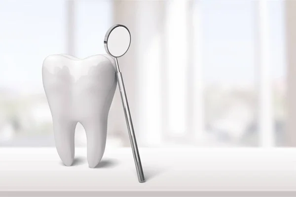 Dente grande e espelho dentista — Fotografia de Stock
