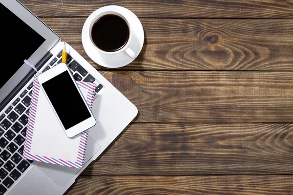 Teléfono con taza de café — Foto de Stock