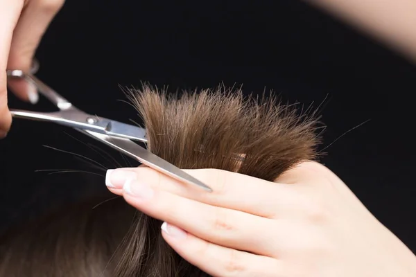 Man having a haircut with scissors — Stock Photo, Image