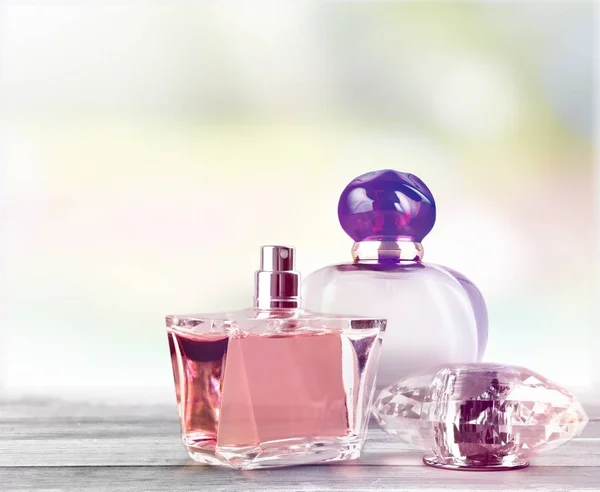 Ароматичні парфюмерних флаконів — стокове фото