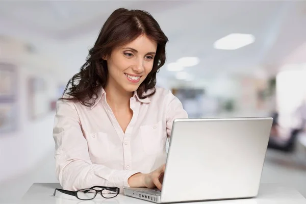 Female using laptop — Stock Photo, Image
