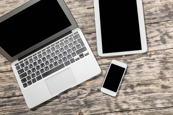 Laptop, smartphone en digitale tablet — Stockfoto