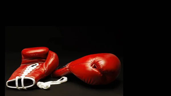 赤いボクシング用グローブ — ストック写真