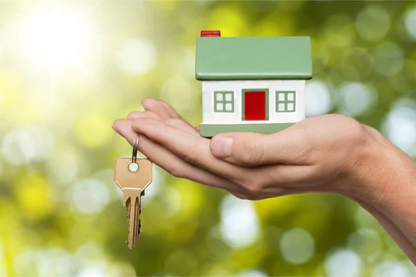 Hand holding house model — Stock Photo, Image