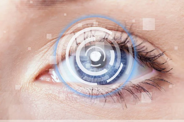 Людське око з цифровим колом — стокове фото