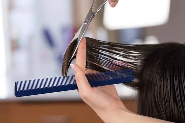 Man having a haircut with scissors — Stock Photo, Image