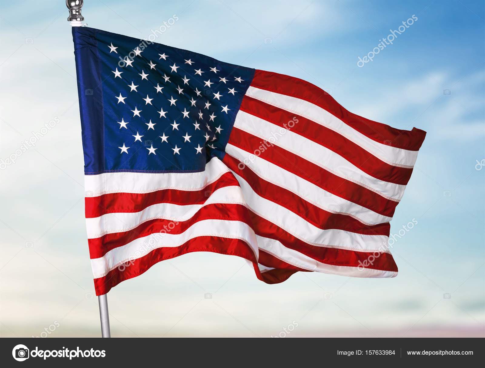 UFO  06 07  2018 r. Depositphotos_157633984-stock-photo-usa-flag-background