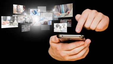 akıllı telefon tutan eller 