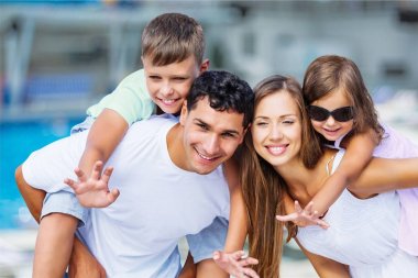 Güzel aile havuzu yakınlarında