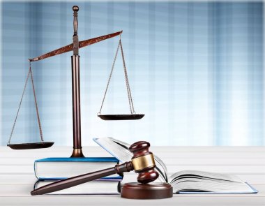 Adalet ölçekler ve kitaplar