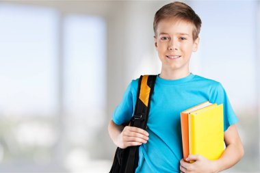 Okul kitapları ve sırt çantası