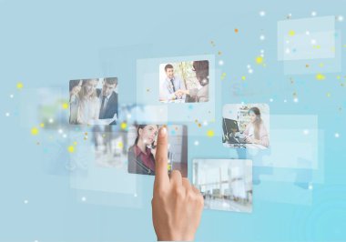 Multimedya programı ile ekranda parmak dokunuşu