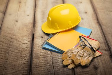 Sarı çalışma zor şapka