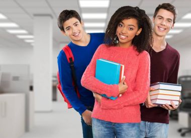 Kitaplar ile öğrenci grubu