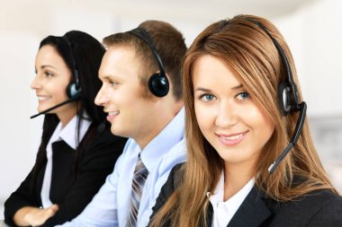 güzel iş kadını ile kulaklık 