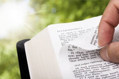 İncil kitap olan adam