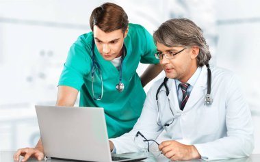 doctors using laptop clipart