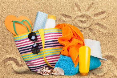 şapka ile plaj çantası