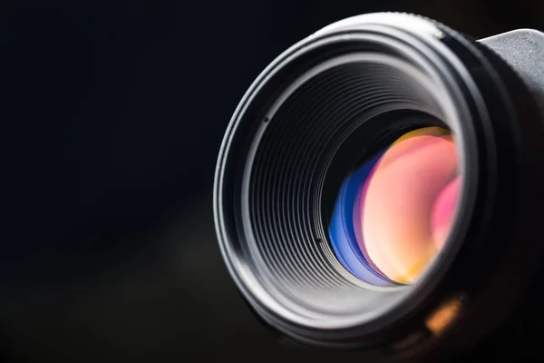 Lensa kamera dengan refleksi lensa — Stok Foto