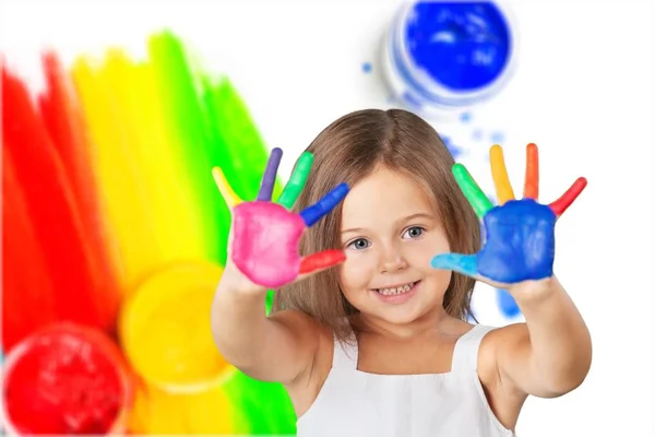 Meisje met geschilderd handen — Stockfoto