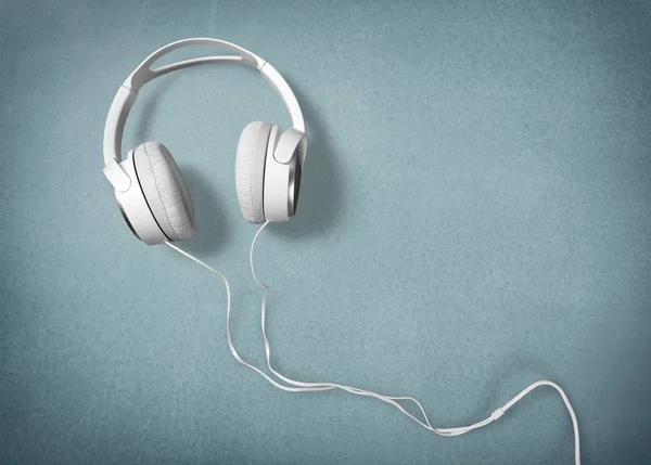Сучасні білі навушники — стокове фото