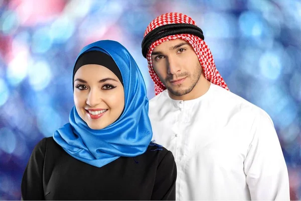 Счастливая мусульманская пара — стоковое фото
