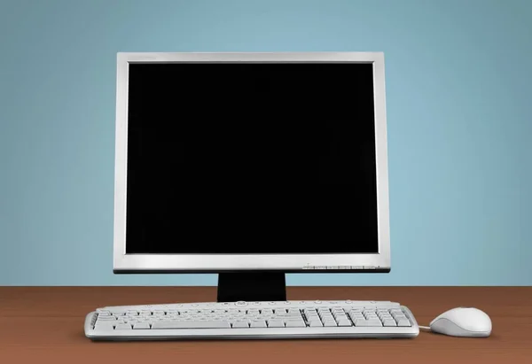 Desktop-Computer und Tastatur — Stockfoto