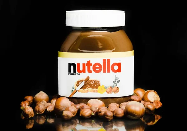 Nutella hazelnut menyebarkan toples — Stok Foto