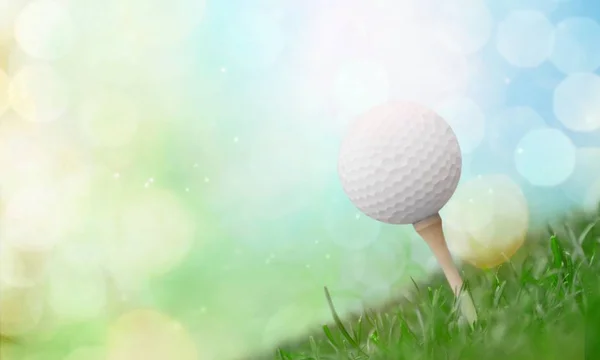 Golfbal in het gras — Stockfoto