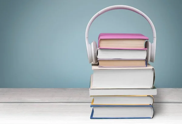 Books and headphones on background — Stock Photo, Image